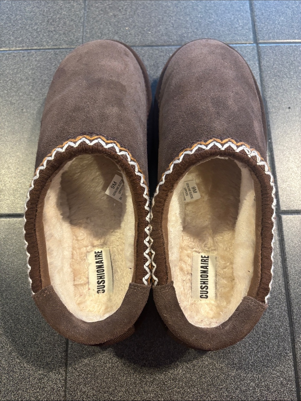 CUSHIONAIRE Keto Slip-On Suede Mule Slippers Womens Size 9 Cozy Faux Fur - Picture 3 of 5